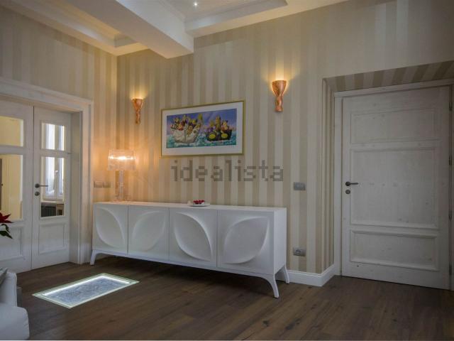 Appartamento in vendita di 240 m² in Via Varino Favorino