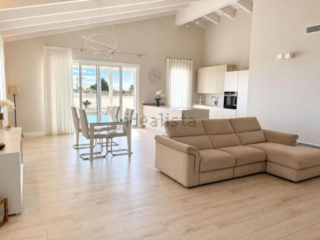 Appartamento in vendita di 240 m² in Via Vittorio Bachelet