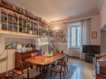 Appartamento in vendita di 240 m² in Borgo Ognissanti