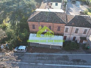 Appartamento in vendita di 240 m² in Piazza XXI Giugno, 43