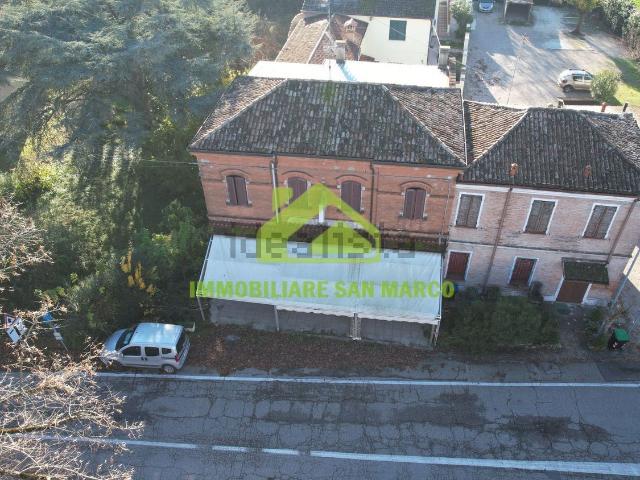 Appartamento in vendita di 240 m² in Piazza XXI Giugno, 43