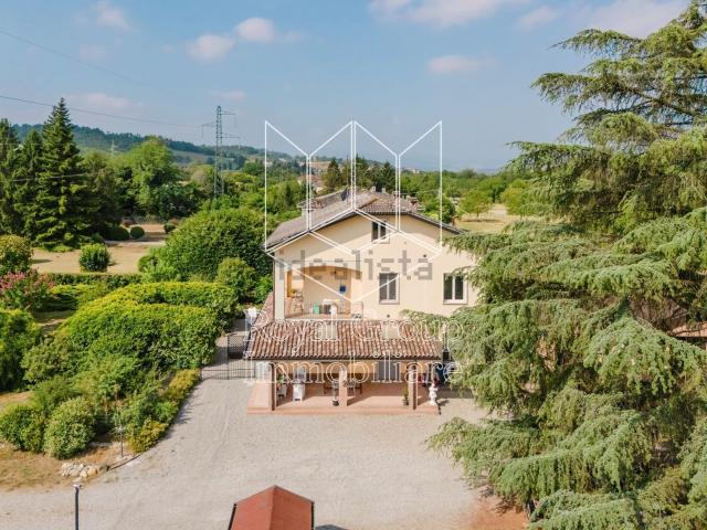 Appartamento in vendita di 240 m² in Strada Nazionale Ovest, 123