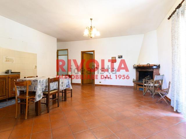 Appartamento in vendita di 241 m² in Via Anna Foà