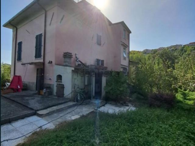 Appartamento in vendita di 241 m² in Via Diramazione per Carrara