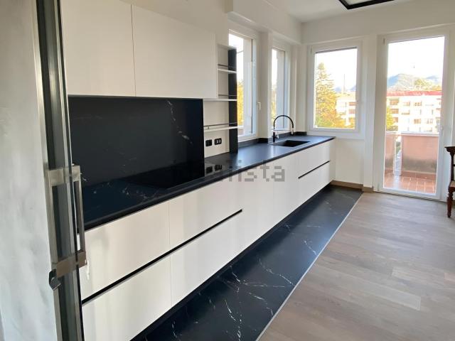Appartamento in vendita di 241 m² in Via Maria Virginia Staurenghi, 9