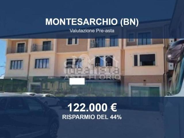Appartamento in vendita di 241 m² in Via Napoli
