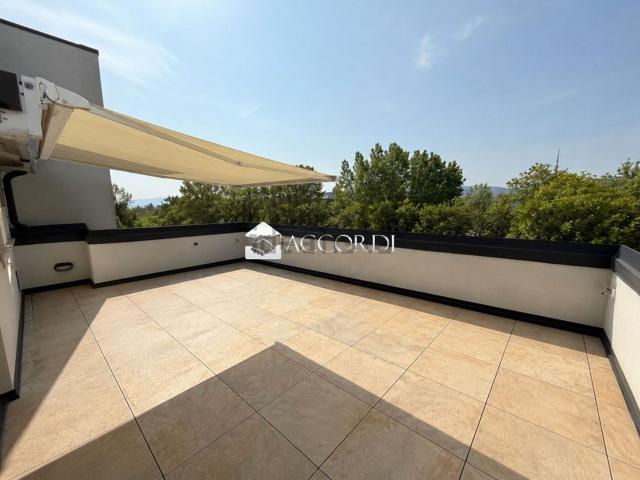 Appartamento in vendita di 241 m² in Via Roma
