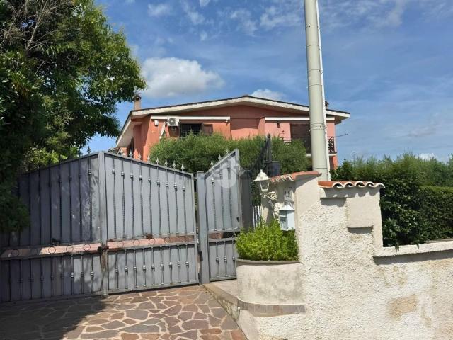 Appartamento in vendita di 242 m² in Via Carife, 141