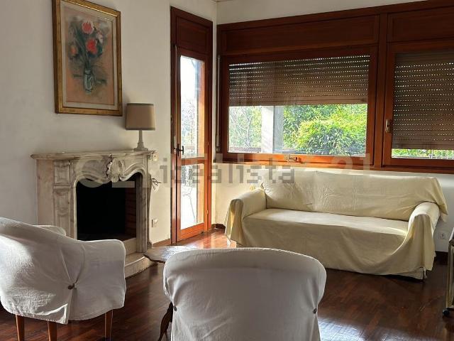 Appartamento in vendita di 242 m² in Via della Camilluccia