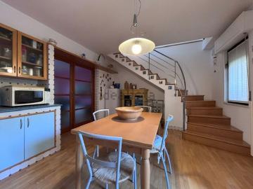 Appartamento in vendita di 242 m² in Via Famiglia Carota