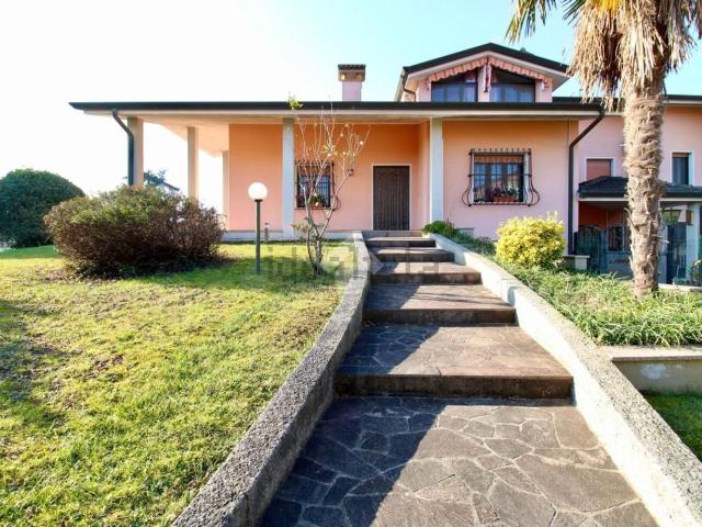 Appartamento in vendita di 242 m² in Via Pacifico Valussi, 2