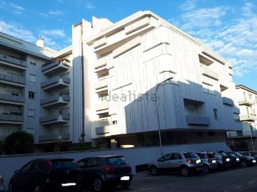 Appartamento in vendita di 242 m² in Via Raffaele Paolucci