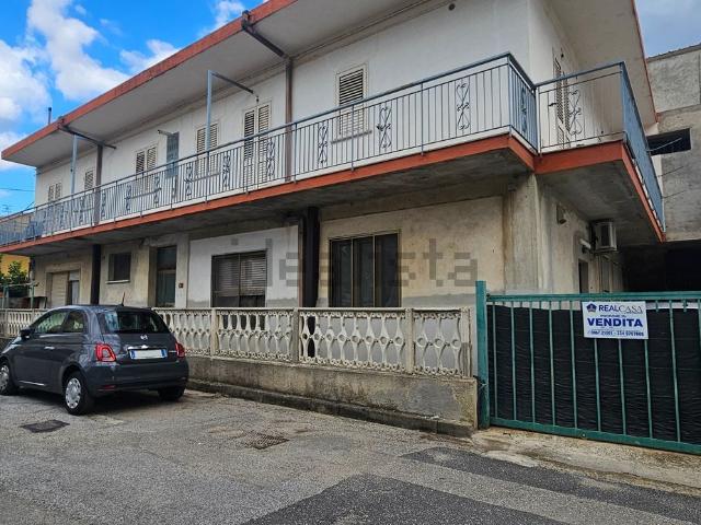 Appartamento in vendita di 243 m² in Via Chiefari, 12