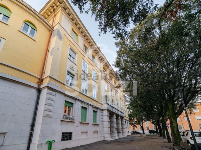 Appartamento in vendita di 243 m² in Via Vittorio Veneto, 1