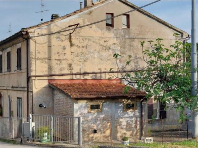 Appartamento in vendita di 244 m² in Via Mondaviese