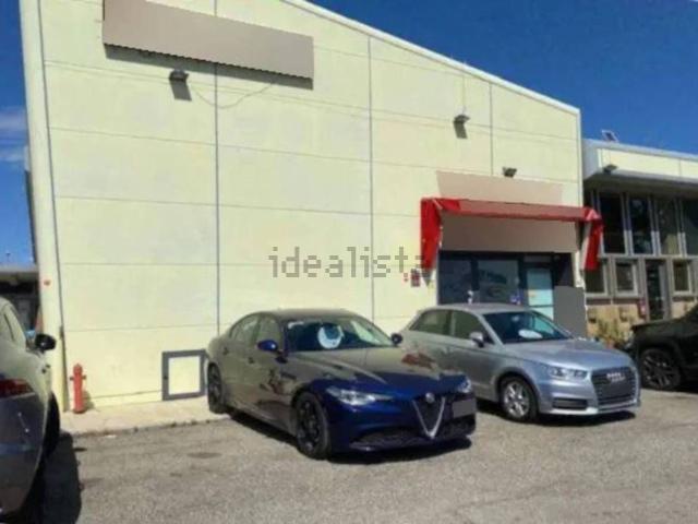 Appartamento in vendita di 2451 m² in Via Cassia Nuova