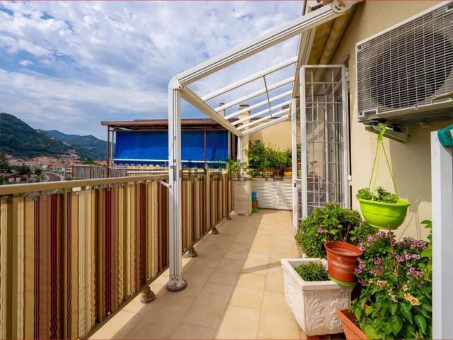 Appartamento in vendita di 245 m² in Via 1° Maggio