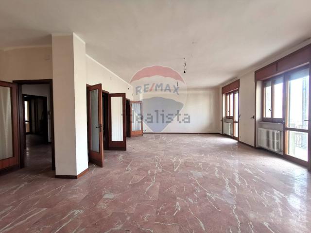 Appartamento in vendita di 245 m² in Via Giovanni Pascoli, 9