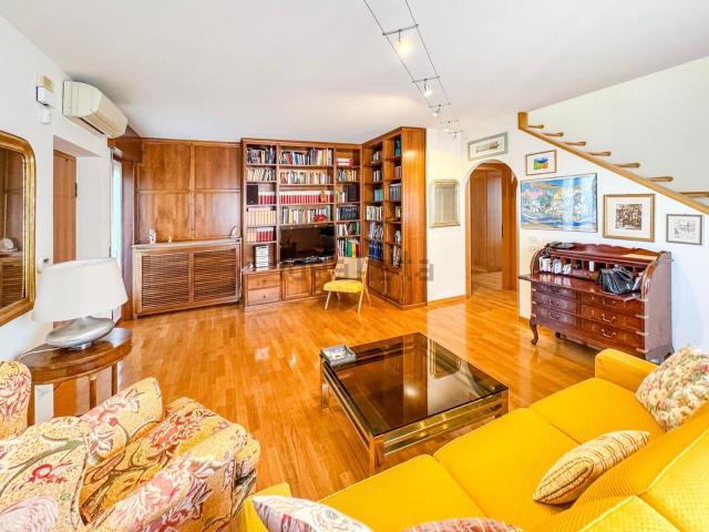 Appartamento in vendita di 245 m² in Via Francesco Ferrucci, 7