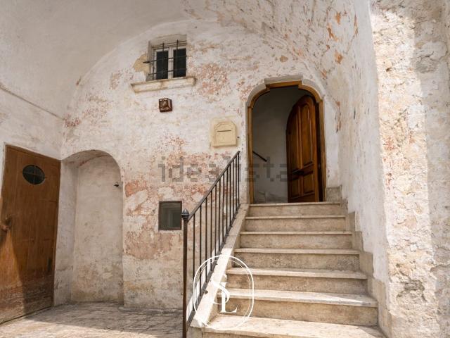 Appartamento in vendita di 245 m² in Via Fratelli Gabellone, 18