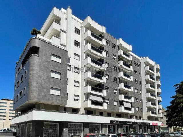 Appartamento in vendita di 245 m² in Via Kennedy, 2