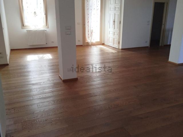 Appartamento in vendita di 245 m² in Piazza della Costituzione, 13