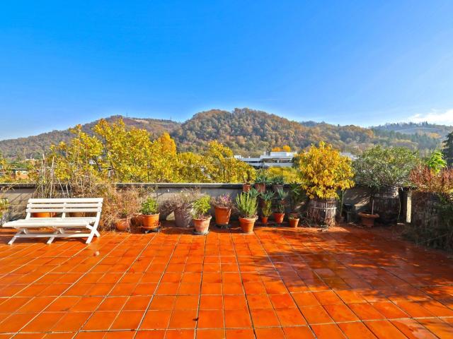 Appartamento in vendita di 246 m² in Via Francesco Baracca