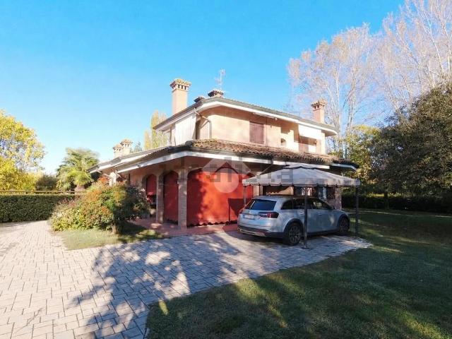 Appartamento in vendita di 246 m² in Via Primaria, 64