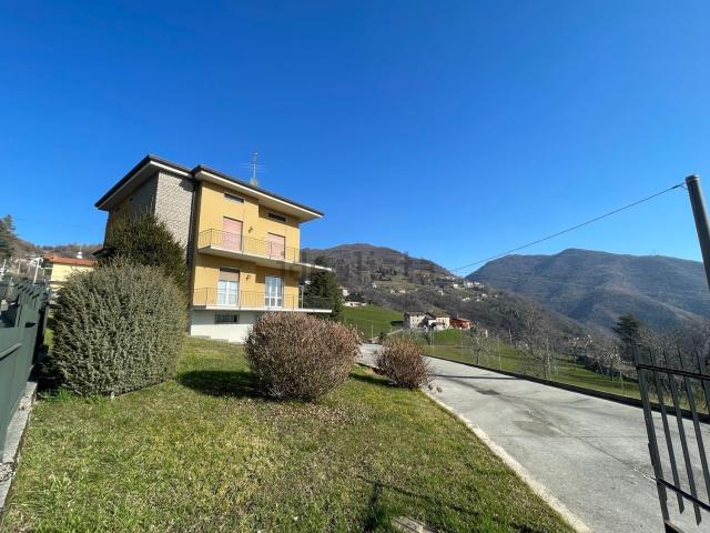 Appartamento in vendita di 247 m² in Via Bracc, 57