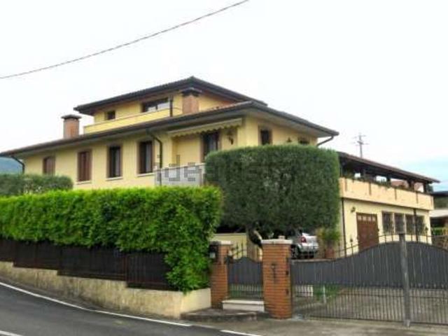 Appartamento in vendita di 247 m² in Via Gazzo, 1