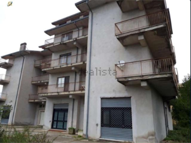 Appartamento in vendita di 247 m² in Via Fontechiari
