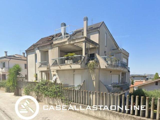 Appartamento in vendita di 247 m² in Via Filippo Turati