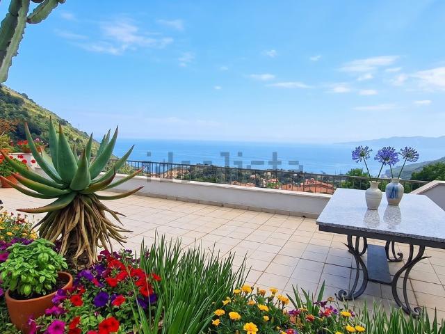 Appartamento in vendita di 247 m² in Via San Francesco