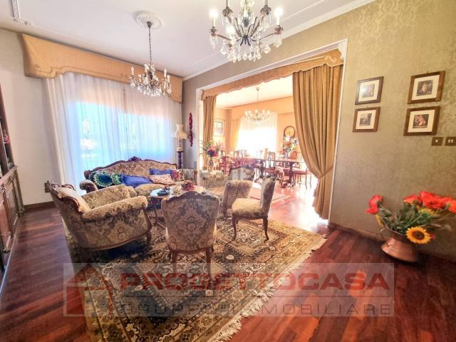 Appartamento in vendita di 247 m² in Viale Benedetto Croce