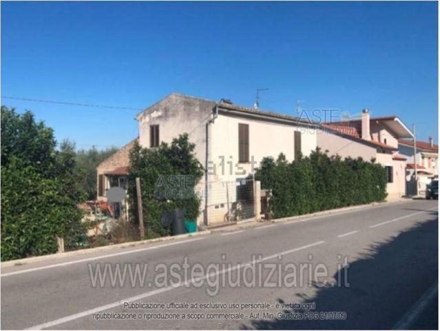 Appartamento in vendita di 247 m² in Contrada Fonteschiavo, 126