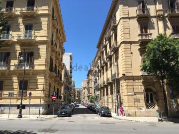 Appartamento in vendita di 228 m² in Via Giuseppe de Spuches, 4