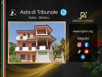 Appartamento in vendita di 248 m² in Via Trento