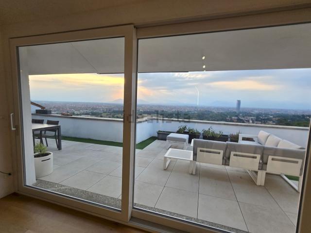 Appartamento in vendita di 248 m² in Viale del Parco, 5