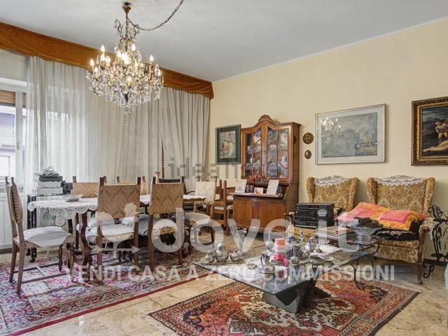 Appartamento in vendita di 248 m² in Viale Italia, 59