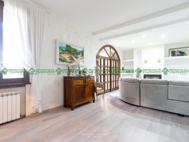 Appartamento in vendita di 249 m² in Via C. Menotti, 4