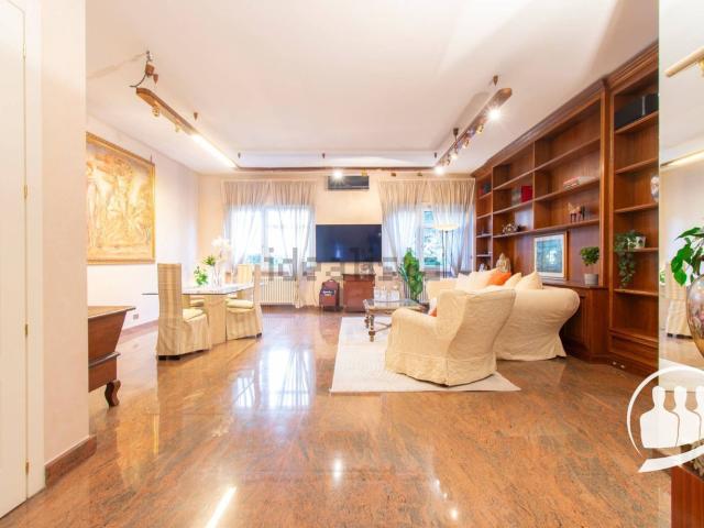 Appartamento in vendita di 249 m² in Via Giovanni Boccaccio, 22