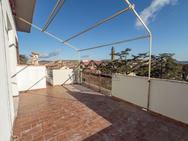 Appartamento in vendita di 249 m² in Viale della Costituzione