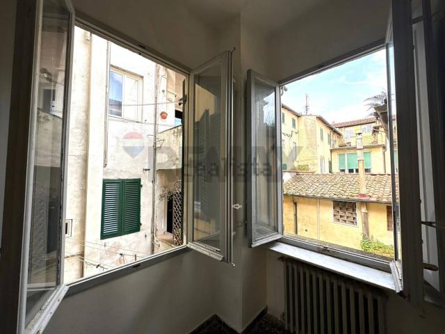 Appartamento in vendita di 250 m² in Via Cesare Battisti, 1