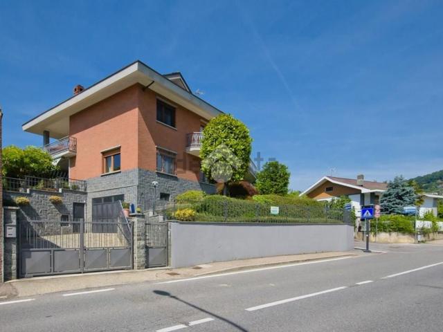 Appartamento in vendita di 250 m² in Via Circonvallazione, 18