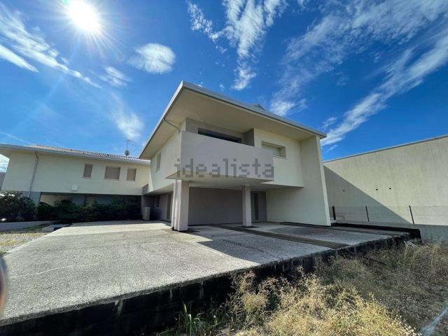 Appartamento in vendita di 250 m² in Via Achille Grandi
