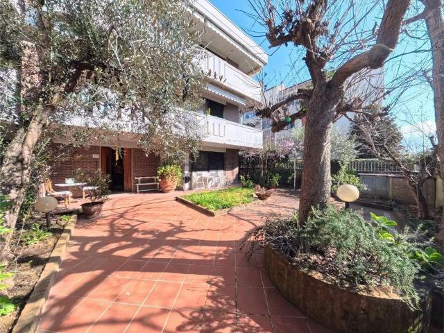 Appartamento in vendita di 250 m² in Via Alcide de Gasperi