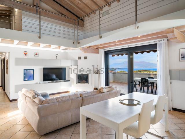 Appartamento in vendita di 250 m² in Via Barcuzzi