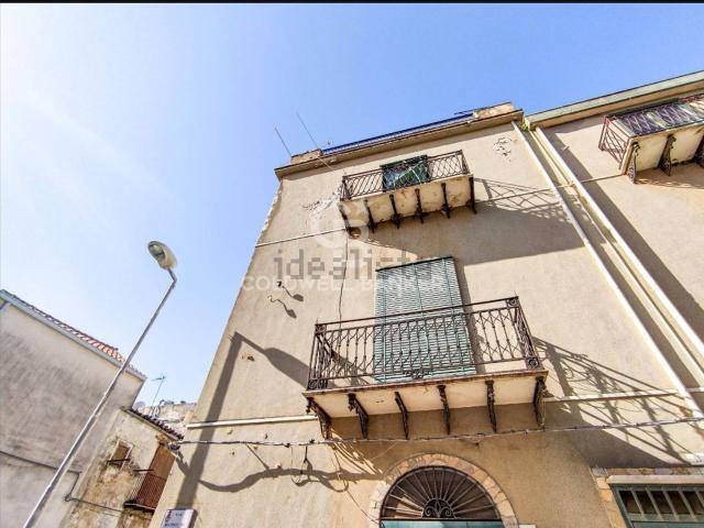 Appartamento in vendita di 250 m² in Via Beatrice del Carretto, 11