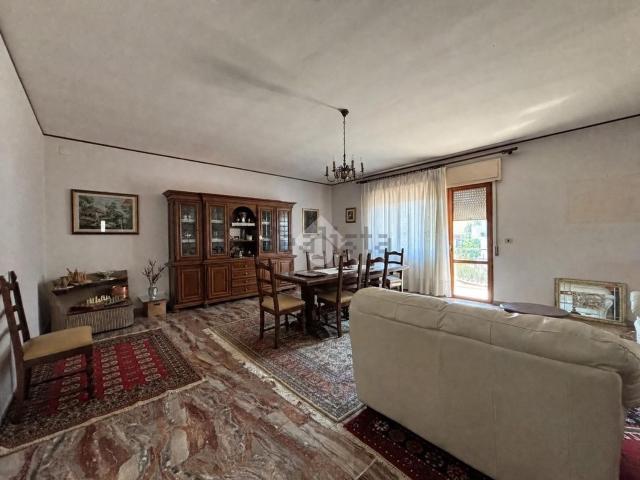 Appartamento in vendita di 250 m² in Via Benedetto Croce, 10