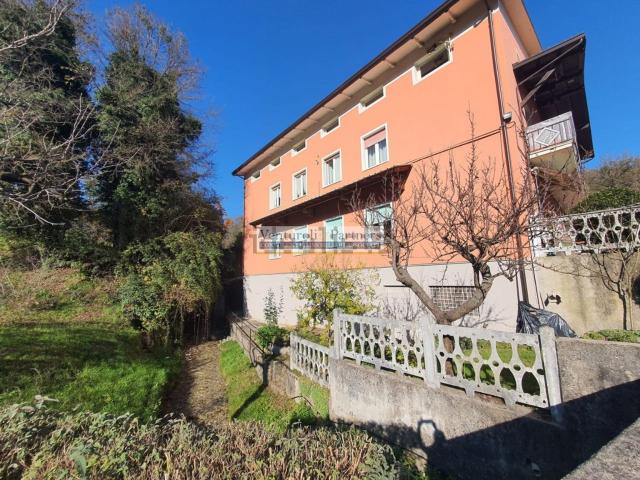 Appartamento in vendita di 250 m² in Via Gazzino